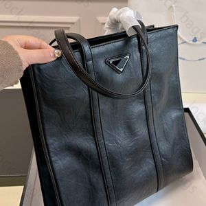 Yeni moda tasarımcı tote çanta buruşuk deri omuz çantası Lady küçük alışveriş çantaları üçgen üçgen Sembol Kadın çanta kadın kavrama çanta anahtar kart çantası kutu