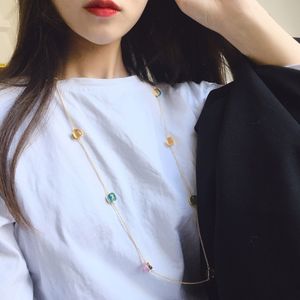 Kıdemli Vintage Stil Renk P Ev Kazak Zinciri Po Gem Renk Kolye Lüks Lüks Basit Kadın Kolye Niş Tasarım Ücretsiz ve Rastgele