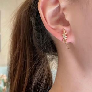 Moda de luxo anéis de orelha mulheres charme designer jóias brincos de ouro studs hipoalergênico amarrar um nó galvanoplastia de cobre fashion249v