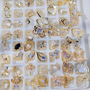 100pcs tırnak sanatı zirkon cazibeleri rastgele tasarımlar dekorasyon moda için Kore lüks mücevherleri birçok farklı şekil taşlar 231226