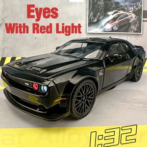 1 32 Scale Dodge Challenger SRT -сплав модель игрушек Diecast Sports Car Models Red Eyes с легкой коллекцией для мальчиков подарки 231227