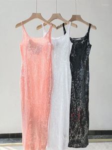 Sıradan elbiseler kadınlar u yakalı kolsuz seksi askı elbise bayanlar düz renk ince mizaç pullu dekorasyon pilili uzun robe 2023 yaz