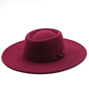 Sonbahar Kış Kadınları Hisset Şapka Fedoras Big Brim Şapkaları Kadınlar için İngiliz Tarzı Vintage Church Hats Lady Flat Brim Beyaz Caz Kapağı 231228
