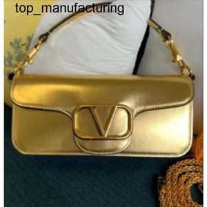 Yeni 24SS Stud Sign Omuz Çantası Lüks Çanta Çanta Mesajı Cluth Topquality Marka Klasik Cowhide Deri Crossbody Signature Gold Womens Bags