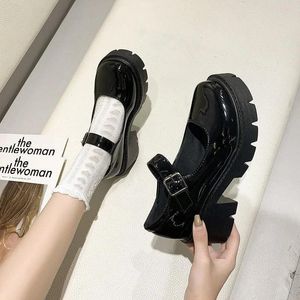 Botlar Platform Black High Heels Lolita Ayakkabı Moda Yuvarlak Toe Mary Jane Kadın Patent Sahte Deri Öğrenci Cosplay Ayakkabıları