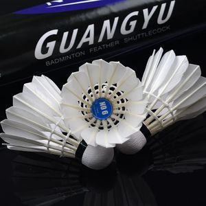 Guangyu badminton shuttlecock 12 adet ördek tüyü her yerde iyi dayanıklı ve uçuş fiyatı mekiği horoz 231229