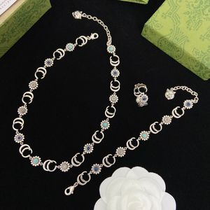 Браслет для женщин Дизайнерские ювелирные изделия Женские кольца Подвески Ожерелья с бриллиантами Цветочное ожерелье Свадебный подарок