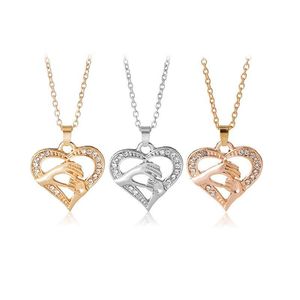 Kolye kolyeler moda elinde anne kristal aşk kalp şekli altın sier zincirleri kadınlar için anneler günü mücevher hediye drop dağıtım pend dhlor