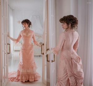 Parti Elbiseleri Vintage Victoria Denizkızı Prom Bustle Etek Şeftali Pembe Yaldızlı Yaş Uzun Sleve Dantal-Up Korse Gotik Akşam Elbise