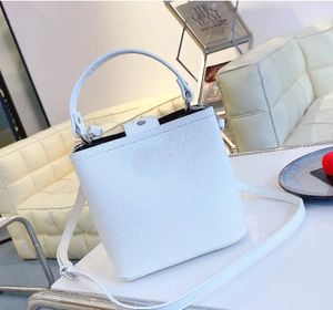 Luxurys Designers toes moda kadın çanta bayanlar rahat tote omuz çantaları kova çanta debriyaj çanta