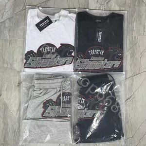 Mens Trapstar T Shirt Nakış Kısa Kollu Kıyafet Şenil Trailsuit Siyah Pamuk Londra Sokak Giyim S-2XL Toptan Yüksek Kalite Ucuz