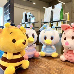 Оптовые милые пчелиные порошки плюшевые игрушки Little Bear Doll Детские игры для игр на праздничные подарки