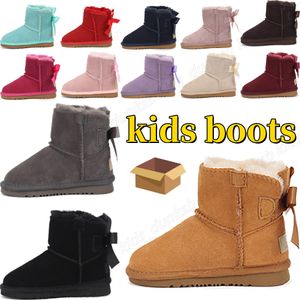 Designer-Kinderschuhe Uggi Echtes Leder Klassischer Kleinkind-Sneaker Schuh Australien Jugend Kind Kleinkinder Stiefel Baby Jungen Mädchen Rindsleder Warmer Schneestiefel mit Fell Winter