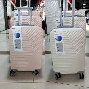 Чемоданы 3pcs багаж набор жесткого спиннера легкий прочный чемодан с замком 20/24/28 дюйма