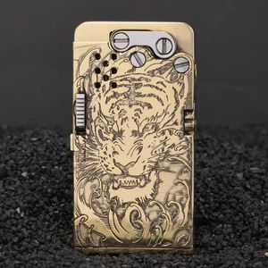 Handmade Brass Dragon Tongue Finely Carved Deepened Carving Insurance Ejection Retro Kerosene Lighter Mens Cigarette Accessories 5DUT