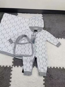 Yeni doğan bebekler tasarımcı, battaniyeli sarma ile moda bebek mektup tulumları tavşan şapkaları yumuşak pamuklu çocuk kıyafetleri romper