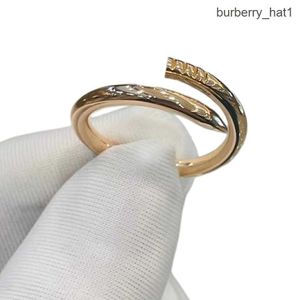 Tedarik Toptan Aşk Yüzüğü Yüksek kaliteli tasarımcı yüzüğü tırnak yüzüğü moda mücevher insan düğün vaat halkaları kadın yıldönümü hediyesi