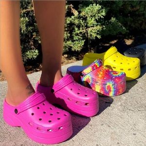 Küçük ins Serpantin Delik Kadın Sandalet Sevimli Terlik Platformu Kalın Alt Strap Summer Ladies Casual Ayakkabı
