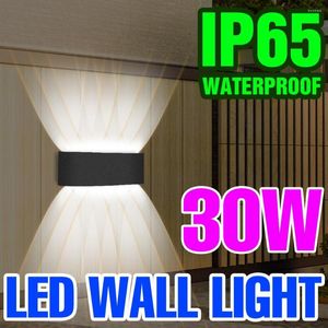 Duvar lambası 220v Modern LED lambalar IP65 Su geçirmez dış aydınlatma peyzaj bahçesi armatür oturma odası merdivenler dekorasyon