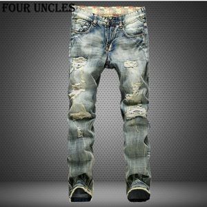 Большой размер 42 2020 Европейский стиль мужские джинсы дыры измолкнули джинсы Мужские дежурные джинсовые брюки светло -голубые QQ0293295L