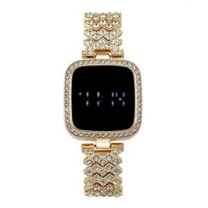 Другие часы модная стальная цепь с бриллиантами, дамы, смотрит на полной бриллиантовой экране светодиодный браслет 230719