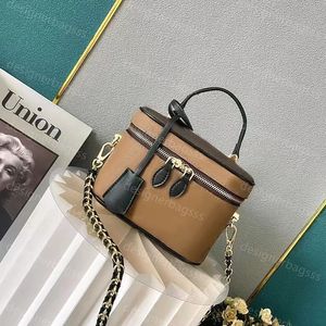 Tasarımcı Vanity Bag Lüks Omuz Çantaları Çanta Tuvalet Çantası Kadınlar Sling Tag Klasik Crossbody Satchel debriyaj Bagaj Kozmetik Çanta Zinciri Tasarım Kabartmalı Çanta