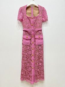 Основные повседневные платья 2023 Весенний стиль вода растворимые кружевные сплайки с коротким рукавом Сексуальные розовые женщины Миди платье с цветочным полом