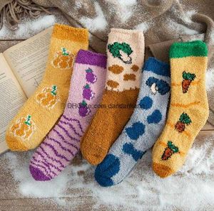Neue Cartoon-Frottee-Socken aus Korallenfleece, Mikrofaser, für Damen und Mädchen, Strumpf mit Tierpfoten-Gemüse-Aufdruck, niedliche Socke, flauschiges Handtuch, warme Socken für Mädchen