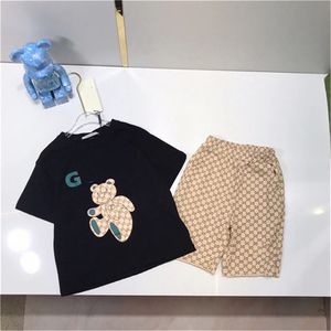 Trailtsuits Çocuk Giysileri Tasarımcı Setleri Bebek Kısa Kollu Takım 2 PCS Yuvarlak Boyun Tees ve Çok Renkli Patchwork Şortları Yeni Ürün Boyutu 90cm-160cm G15