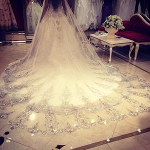 New Cheap Bling Bling Crystal Cathedral Veli da sposa Luxury Long Applique Beaded Custom Made Bianco Avorio Velo da sposa di alta qualità263m