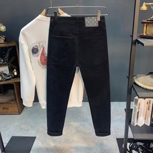 Erkekler Kot Tasarımcısı Saf Siyah Pamuk Sonbahar İnce Fit Ayaklar Elastik Üstün Avrupa Küçük Düz Pantolon Genç Adam Denim Pantolon Pluz Boyut
