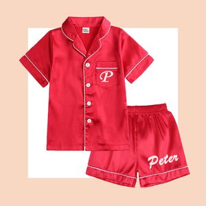 Pijama 2023 Kırmızı Özel İpek Pijamalar Katı Çocuk Setleri 2 PCS Çocuklar Erkek Kız Pjs Giysiler Kişiselleştirilmiş Placie Gifts 230724