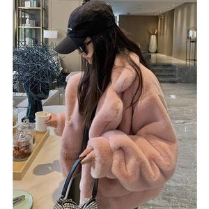 Suits Woman's Winter Fur Coat 2023 Gevşek Kalın Kalın Sıcak Kısa Sahte Kürk Malto Bayanlar Tavşan Kürk Beyaz Pembe Ceket Kadınlar İçin