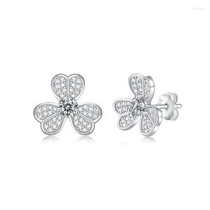 Stud Küpe Estetik 3 Yaprak 0.5Ct Elmas Moissanit Takı Piercing Ear 925 STERLING Gümüş Kadınlar için Düğün Nişan