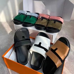 Designer Slides Women Chypre Sandals Leather Luxury Suede Naturel Men Designer Pantofole Summer Classic Beach con scatola NO450