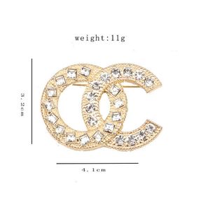 Moda 18k Altın Kaplama Mektup Pin İnci Broşlar Erkekler Kadın Çiftler Parti Düğün Aşıkları Hediye Tasarımcı Nişan Takı Gelin