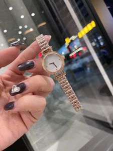 AAA Womens Watch Designer Watches Yüksek Kaliteli Kuvars Hareket Elmas Çerçeve Gümüş Kaplama Bilezik Boyutu 25.5mm