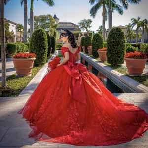 Kırmızı Parlak Quinceanera Elbiseler Balo elbisesi Omuz Kabarık Tatlı Elbise Dflowers Big Bow Celebrity Party Gowns Mezuniyet