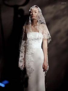 Gelin Dikilleri V113 Aplikes Vintage Bir Katman Dantel Basit Tül Kısa Peçe Düğün Aksesuarları