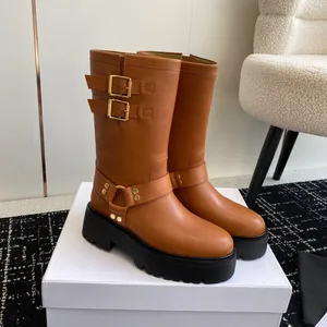 Avustralya Tasarımcı Knight Boots Martin Boot Boot Cowhide Son Moda Altın F Metal Tokalı Dekorasyon Kadın Ayakkabı Yuvarlak Ayak parmakları Platform Topuk Dantel Kış Öngenleri
