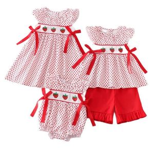 Kız Elbiseleri Girlymax Bahar Summber Bebek Kız Kardeş Butik Çocuklar Giysileri Dotlar Süt İpek Smocked Çilek Elbise Romper Şort Seti 230728