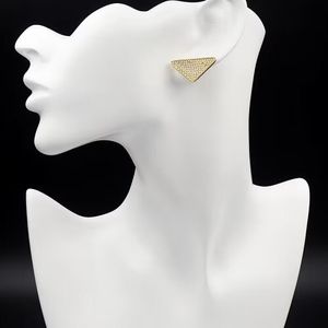 Brincos de diamantes cheios de triângulo de metal de letra de moda de aço inoxidável