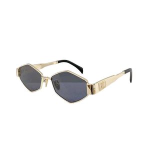 Lüks Tasarımcı Güneş Gözlüğü Kedi Göz Güneş Gözlükleri Lüks Femme Occhiali Da Vista Markdown Satış Bling Metal Çerçeve Güneş Gözlüğü Cl40236 Fırsatlar gözlük