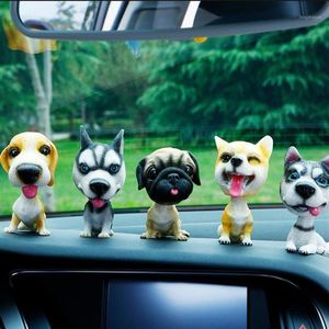 Кивать собакой смешные дрожащие головы игрушки милые блюдные щенки кукол качели машины дома Автостроительный декор.