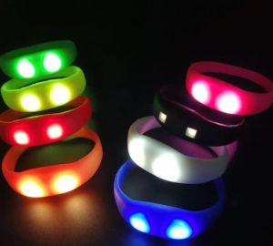 Karanlık Bilek Partisi'nde Glow Sesli Silikon Bangle Sound Sound etkin bileklik yanıp sönen LED RAVE PARTİ KONSERLERİ LL