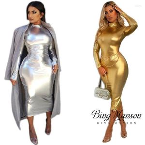 Sıradan elbiseler moda altın gümüş vücutcon seksi kokteyl partisi zarif kadın ince fit uzun kollu metalik holografik midi elbise