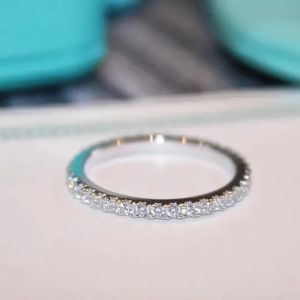 En iyi 2024 Modaya Modaya Modaya Modaya Modeli Simple Sense Sterling Sier Ladies Classic Altı Claw Diamond Tasarımcı Alyans Band Gümüş Jewelrys