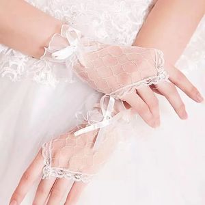 Бесплатная доставка!Дешевые кружевы слоновой кости коротышка свадебные свадебные перчатки без пальцев.