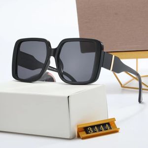 Оптовые бренд -дизайнерские дизайнерские солнцезащитные очки оригинальные мужчины женщины UV400 поляризованные поляроидные линзы солнце