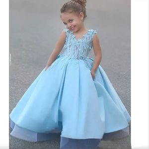 Güzellik Kızı ve Anne Elbiseler Gökyüzü Mavisi Saten Dantel Aplike V Boyun Kat Uzunluğu Pageant Elbiseleri Düğün Partisi Çiçek Kızlar Elbise